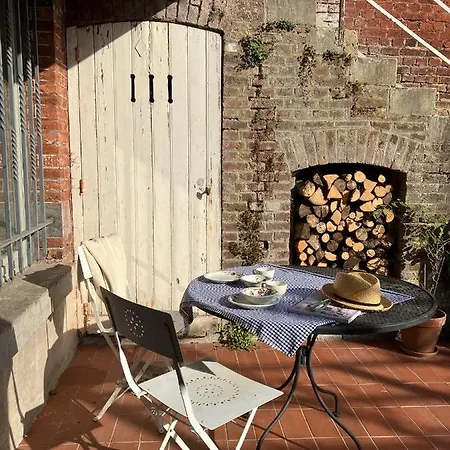 Bed & Breakfast Maison Henri *