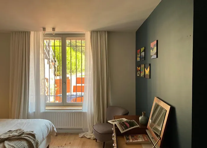 לינה וארוחת בוקר Maison Henri 3*