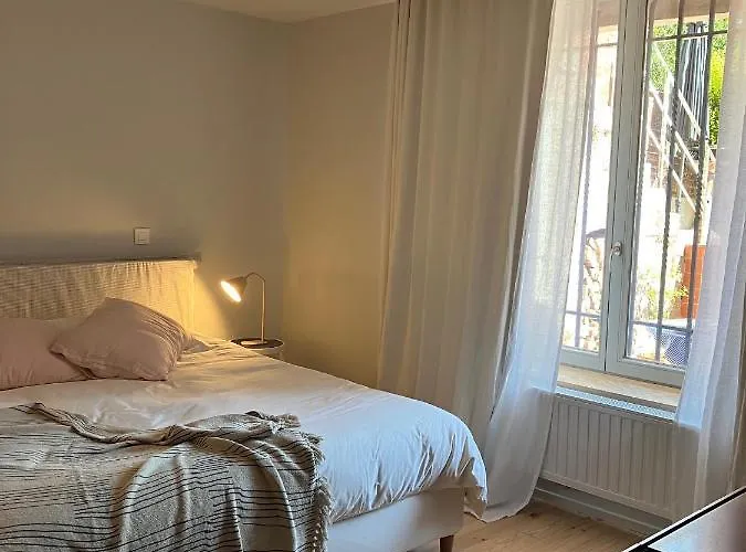 Maison Henri לינה וארוחת בוקר נמור